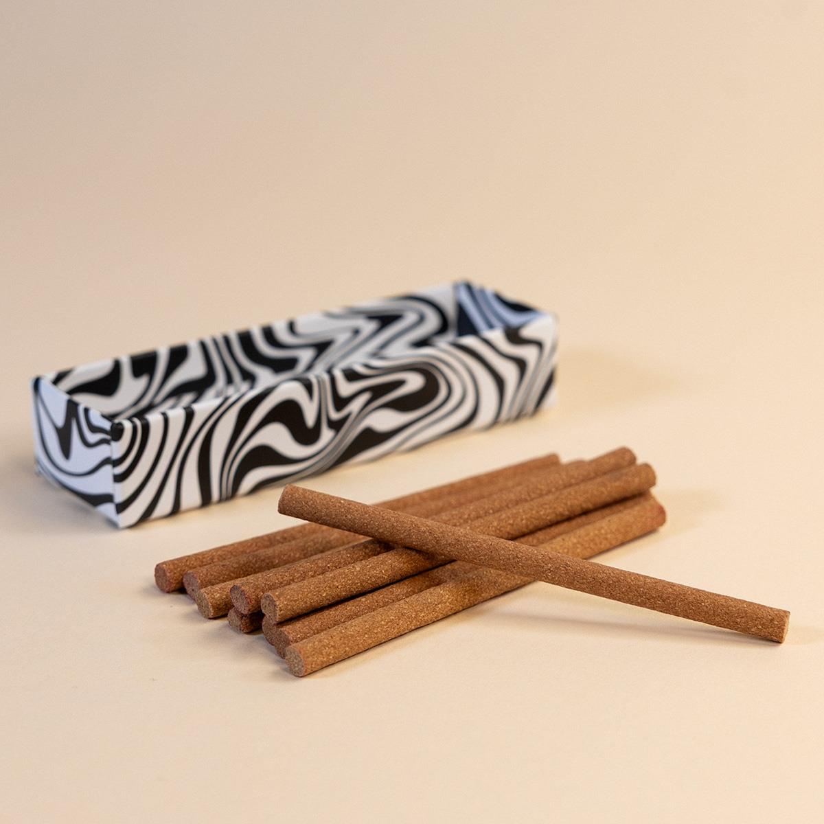 Euphoria Stick Tütsü yakın çekim - doğal bitkisel tütsü - Chappal